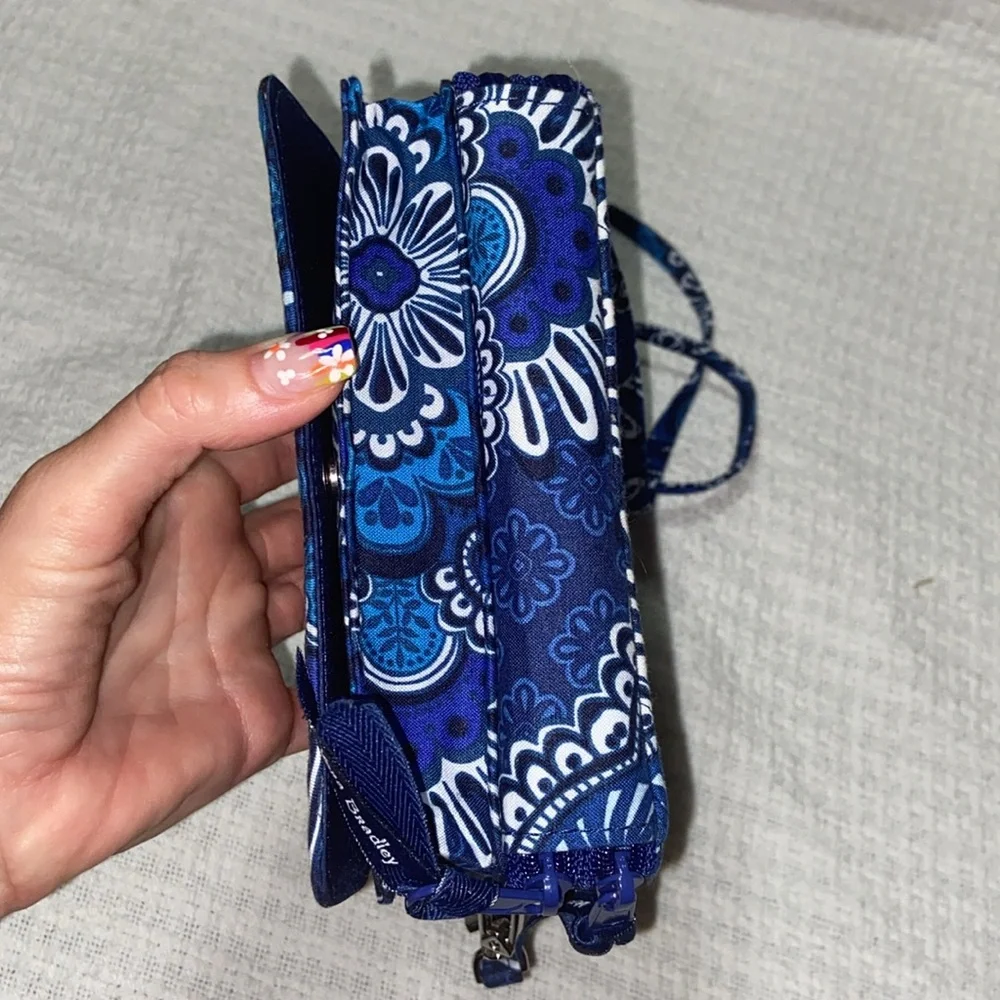 Like new Vera Bradley floral 3-in-1 Crossbody